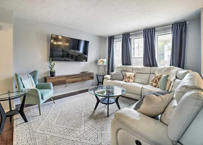 Retreat W/ Deck ~ 4 Mi To Dtwn! Holiday home Pittsburgh