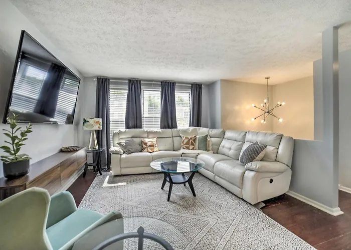 Retreat W/ Deck ~ 4 Mi To Dtwn! Holiday home Pittsburgh