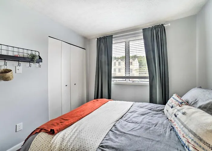 Retreat W/ Deck ~ 4 Mi To Dtwn! * Pittsburgh