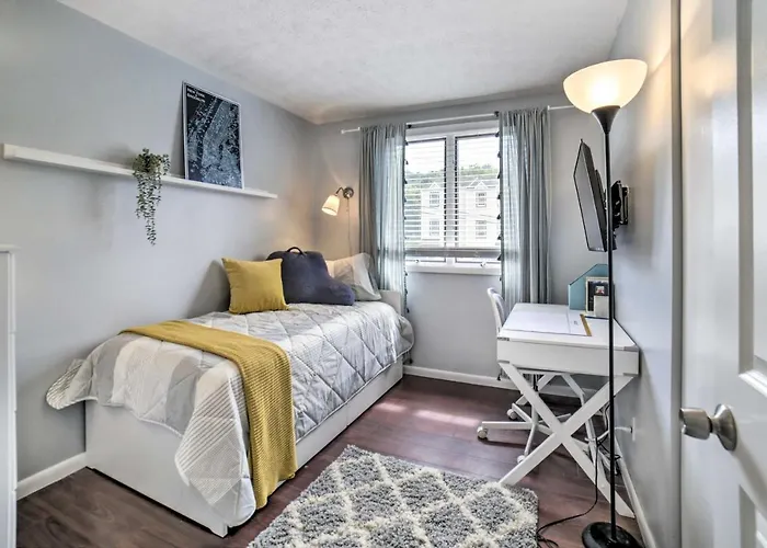 Retreat W/ Deck ~ 4 Mi To Dtwn! Holiday home