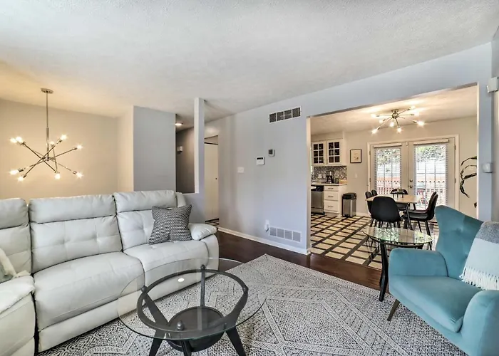 Retreat W/ Deck ~ 4 Mi To Dtwn! Pittsburgh