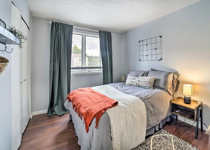 Holiday home Retreat W/ Deck ~ 4 Mi To Dtwn!