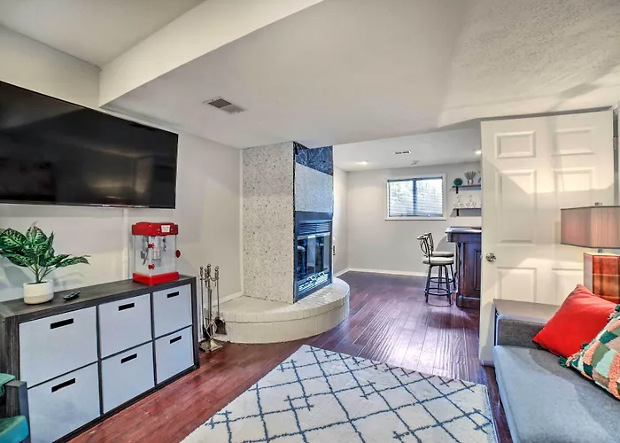 Retreat W/ Deck ~ 4 Mi To Dtwn! Pittsburgh
